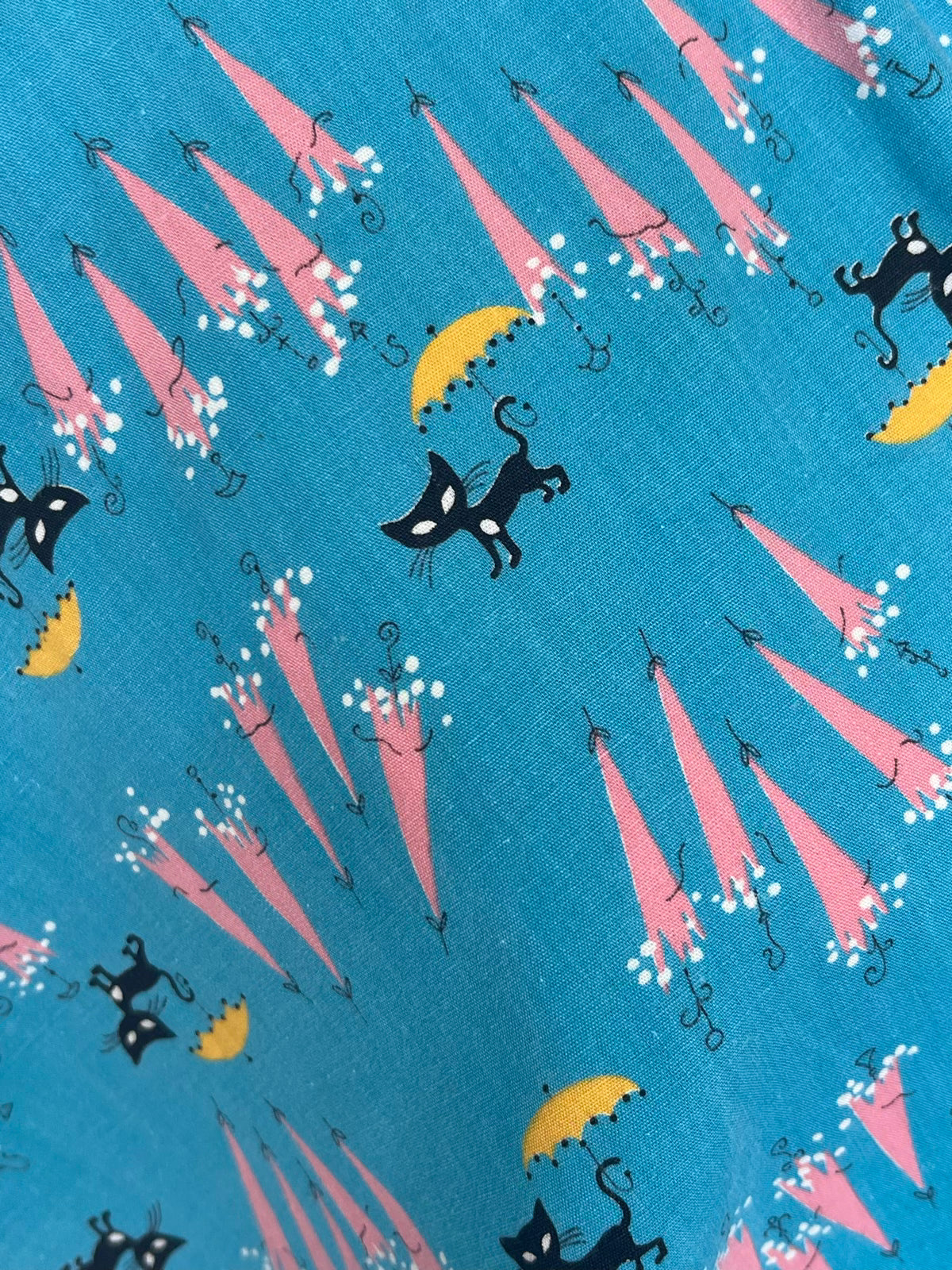 1950s Cats with Umbrellas Novelty Print