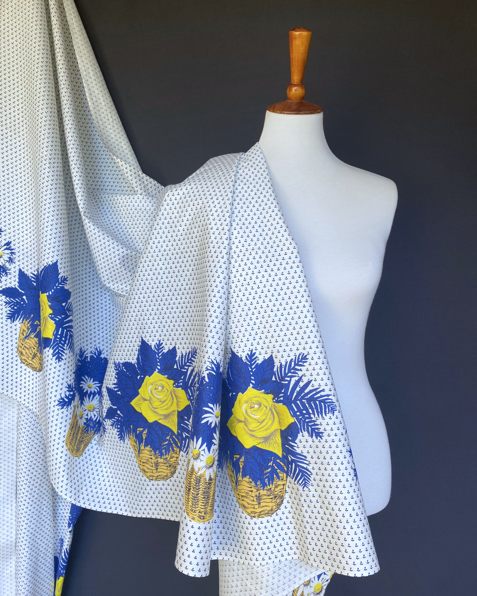 Daisy Basket Border Print